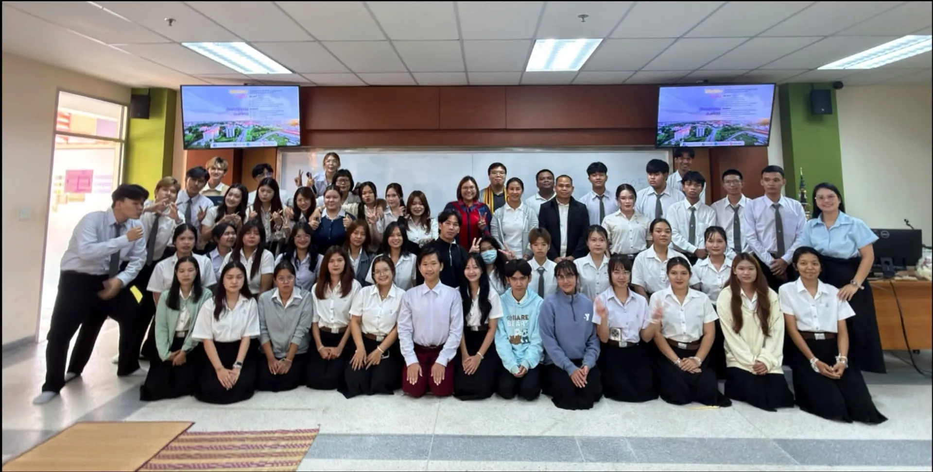 สาขาวิชาภาษาและวัฒนธรรมอาเซียน จัดพิธีไหว้ครูและพิธีบายศรีสู่ขวัญน้องใหม่ ประจำปีการศึกษา 2569  2