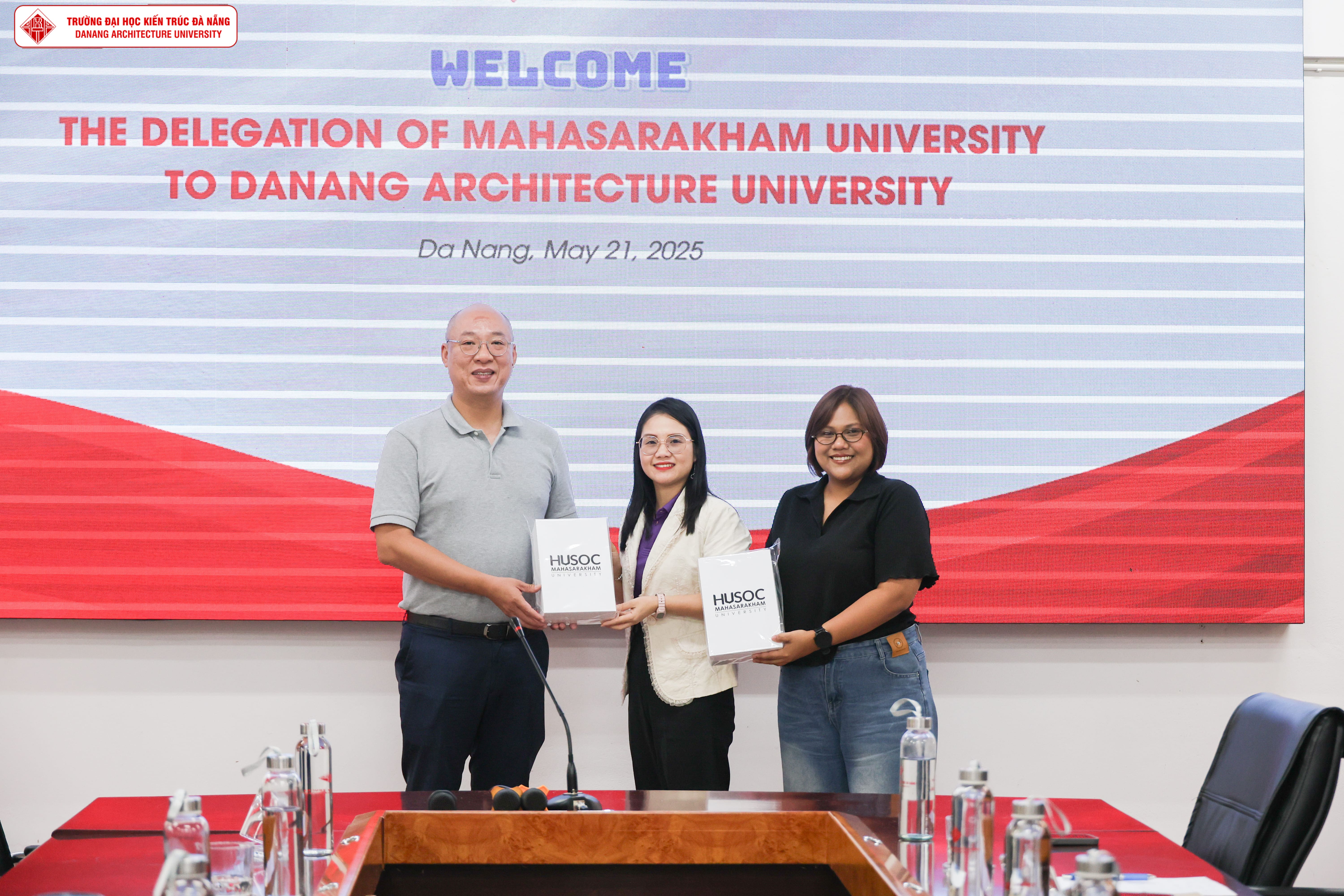 สาขาภาษาและวัฒนธรรมเวียดนาม คณะมนุษย์ฯ มมส (HUSOC) จับมือ คณะสถาปัตยกรรมดานัง (DAU) เสริมแกร่งนิสิต ลุยโครงการแลกเปลี่ยนวัฒนธรรมฤดูร้อน ณ เมืองดานัง ประเทศเวียดนาม 4