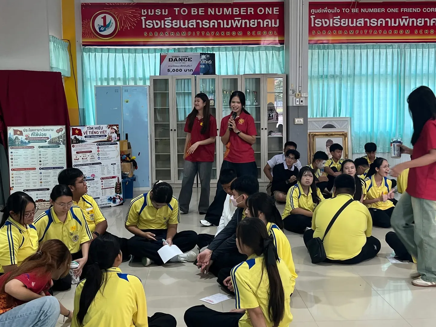นิสิตสาขาภาษาและวัฒนธรรมเวียดนาม มมส ร่วมจัดกิจกรรม "ค่ายภาษาต่างประเทศที่สอง" ณ โรงเรียนสารคามพิทยาคม 6